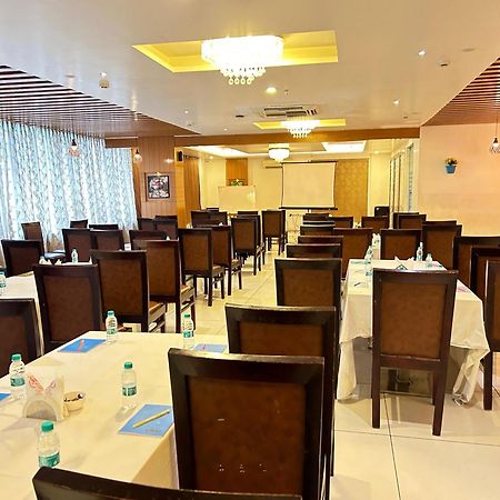 Hotel Lorven Visakhapatnam Exteriör bild