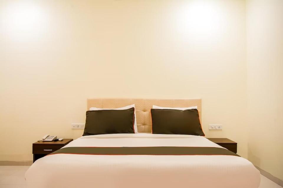 Hotel Lorven Visakhapatnam Exteriör bild