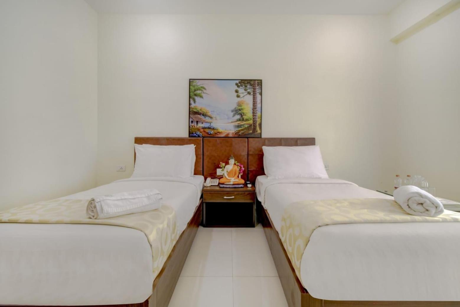 Hotel Lorven Visakhapatnam Exteriör bild
