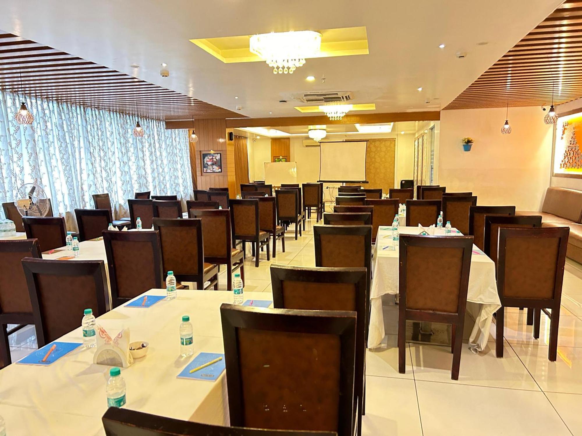 Hotel Lorven Visakhapatnam Exteriör bild
