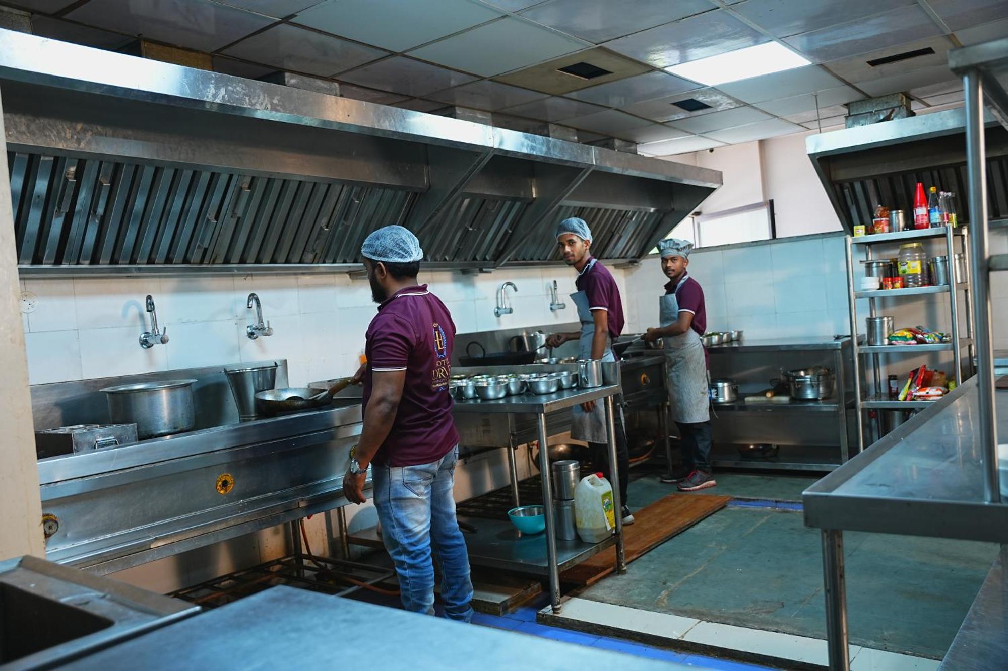 Hotel Lorven Visakhapatnam Exteriör bild