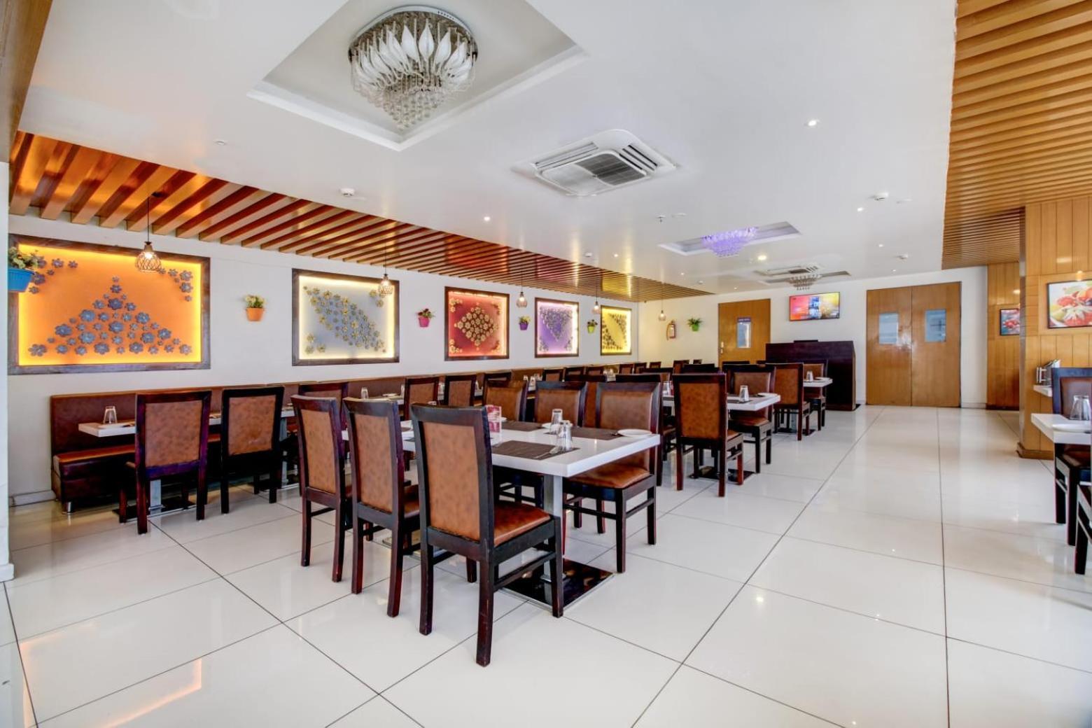 Hotel Lorven Visakhapatnam Exteriör bild